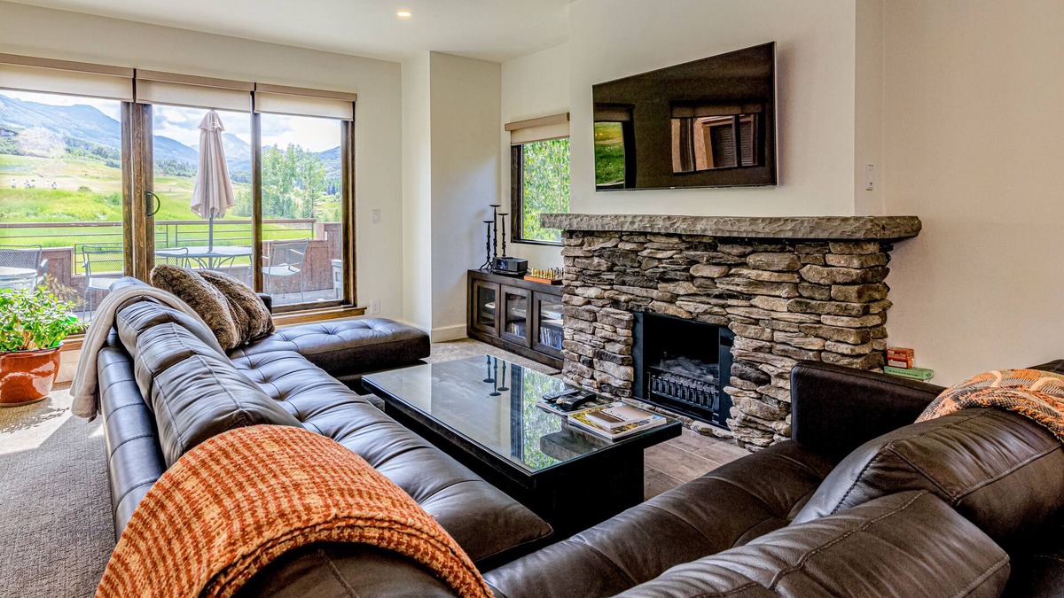 Snowmass Village Condo | Updated & attractive condo with mountain views, private washer/dryer, free WiFi