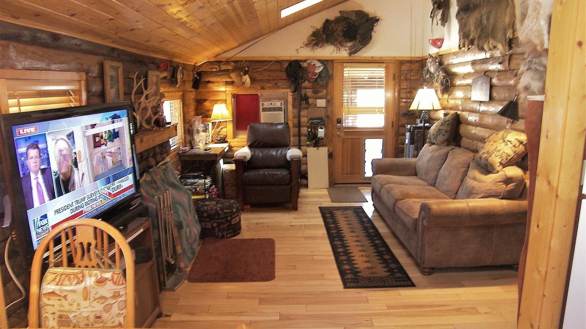 Deckers Cabin | Updated Cabin. Fly fishing on the Gold Medal South Platte by Decker's Co. WiFi
