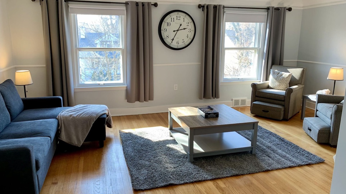 Grosse Pointe House | Updated charming 2ND unit city place with BIG yard