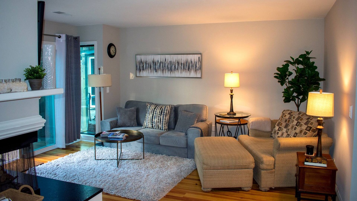 Snee Farm Condo | Updated Condo centrally located