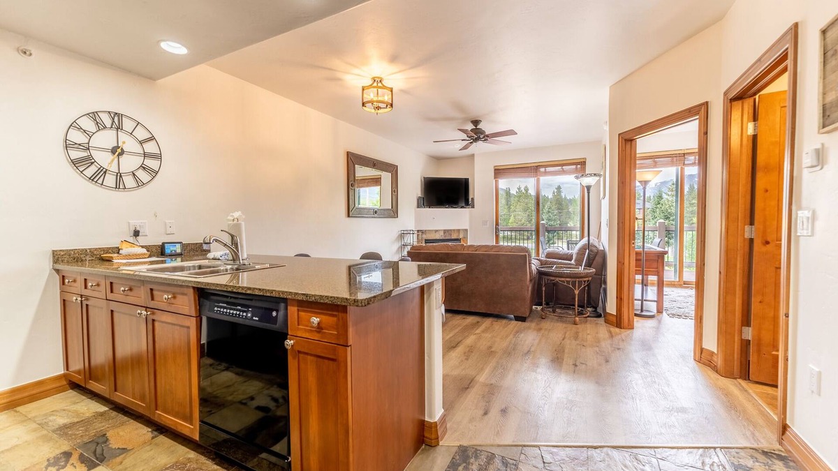 The Highlands Condo | Updated Condo in Breckenridge w/Mountain Views & Quick Drive to Base Area!