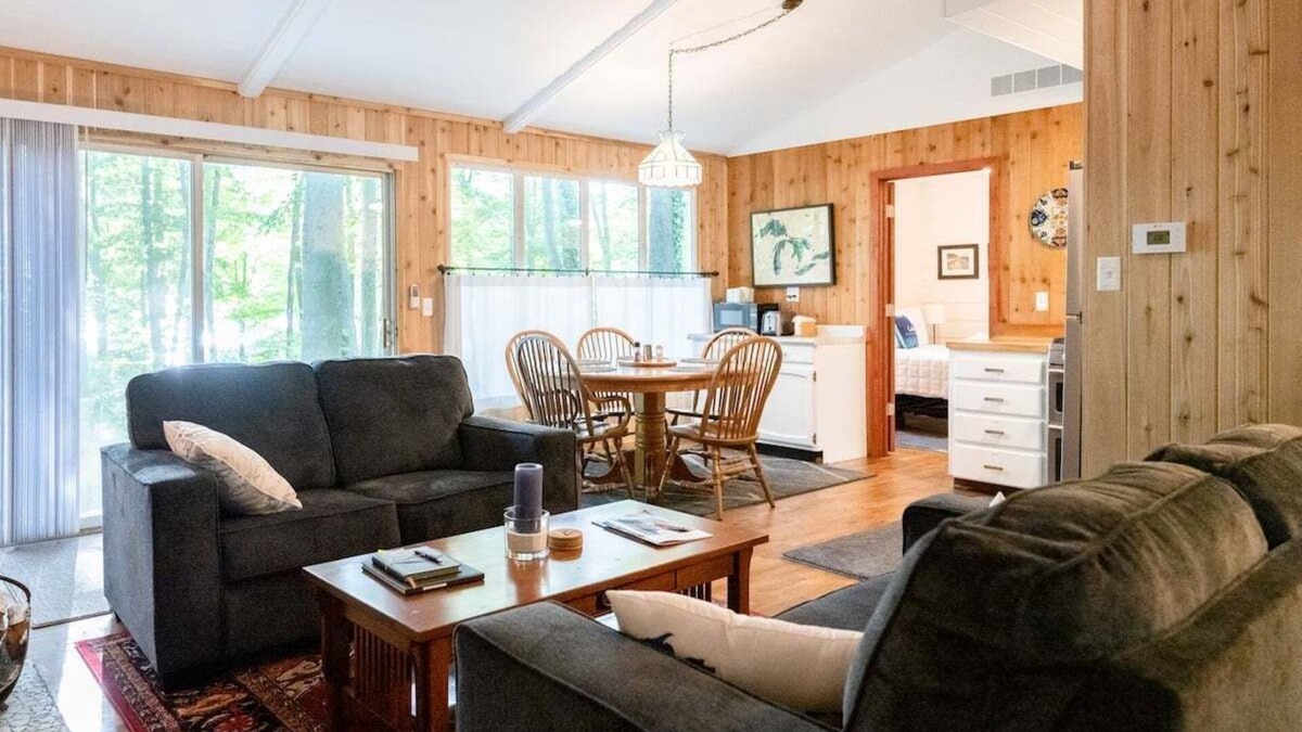 Holland Cabin | Updated Cozy Cabin near Lake Michigan