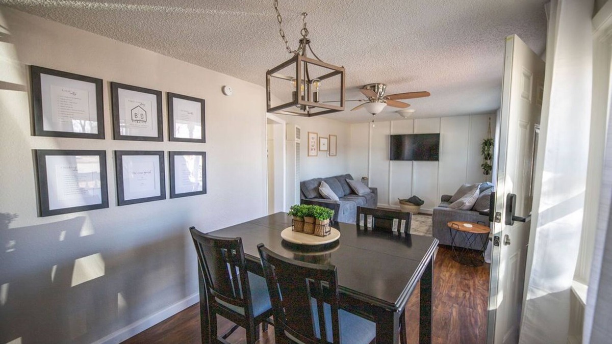 Caney House | Updated Downtown Bungalow