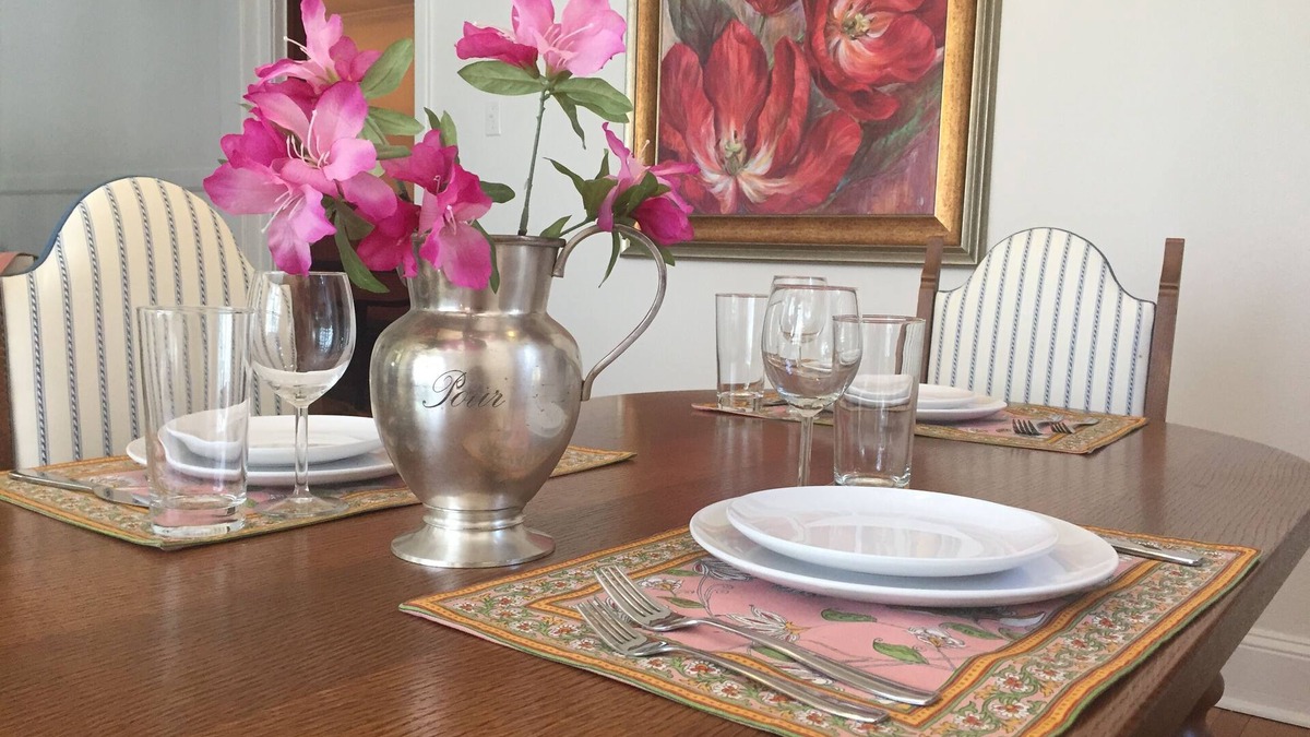Hendersonville House | Updated, elegantly appointed historic home close to downtown
