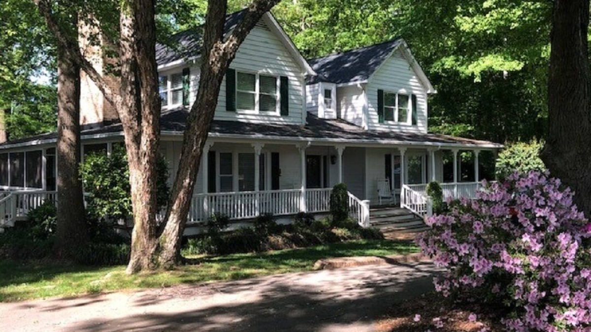 Indian Trail House | Updated Farmhouse - Great rates on extended stays