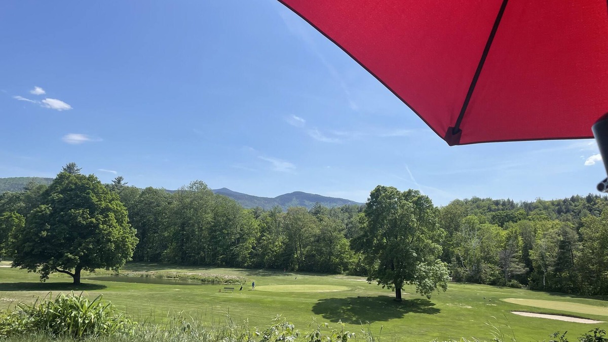 Bartlett Condo | Updated Golf Course Condo Across from Story Land with Pool & Views of Attitash