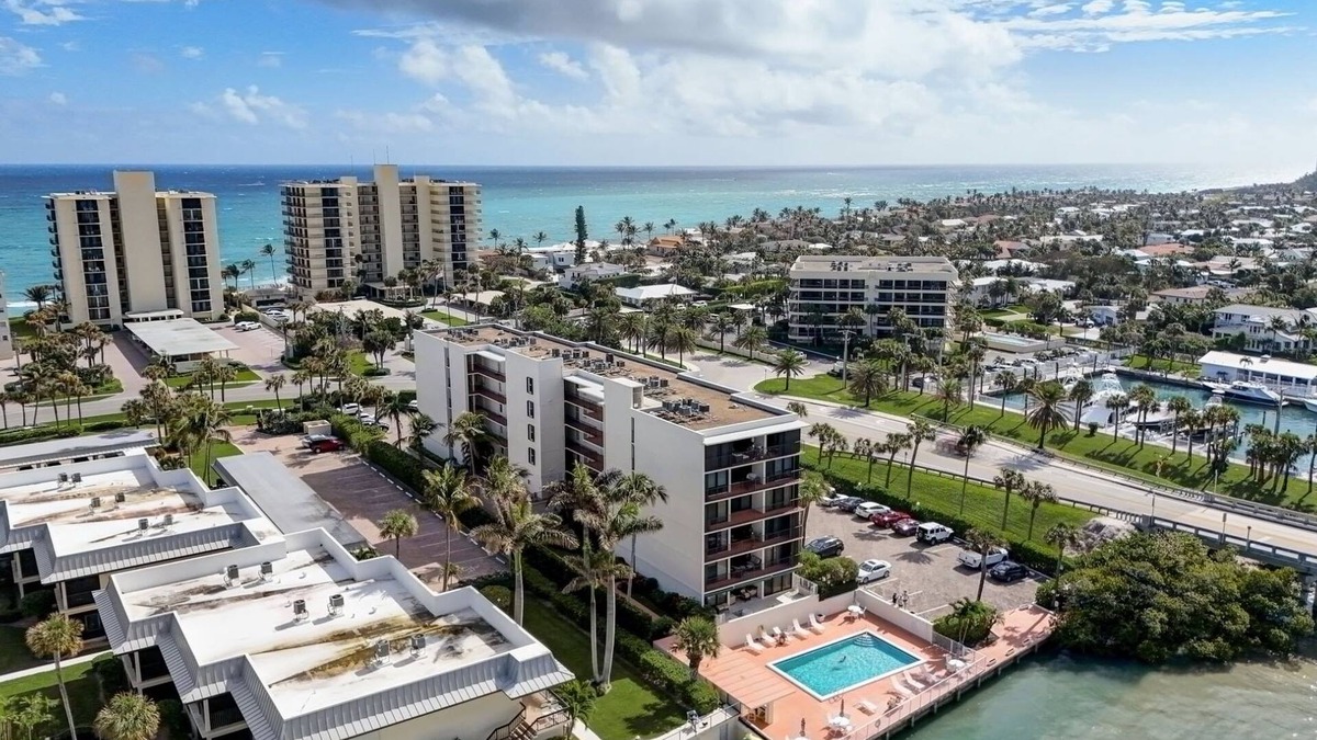Tequesta Condo | Updated Jupiter Island Condo! Calling Beach Lovers! Beaches Surround this Gem.