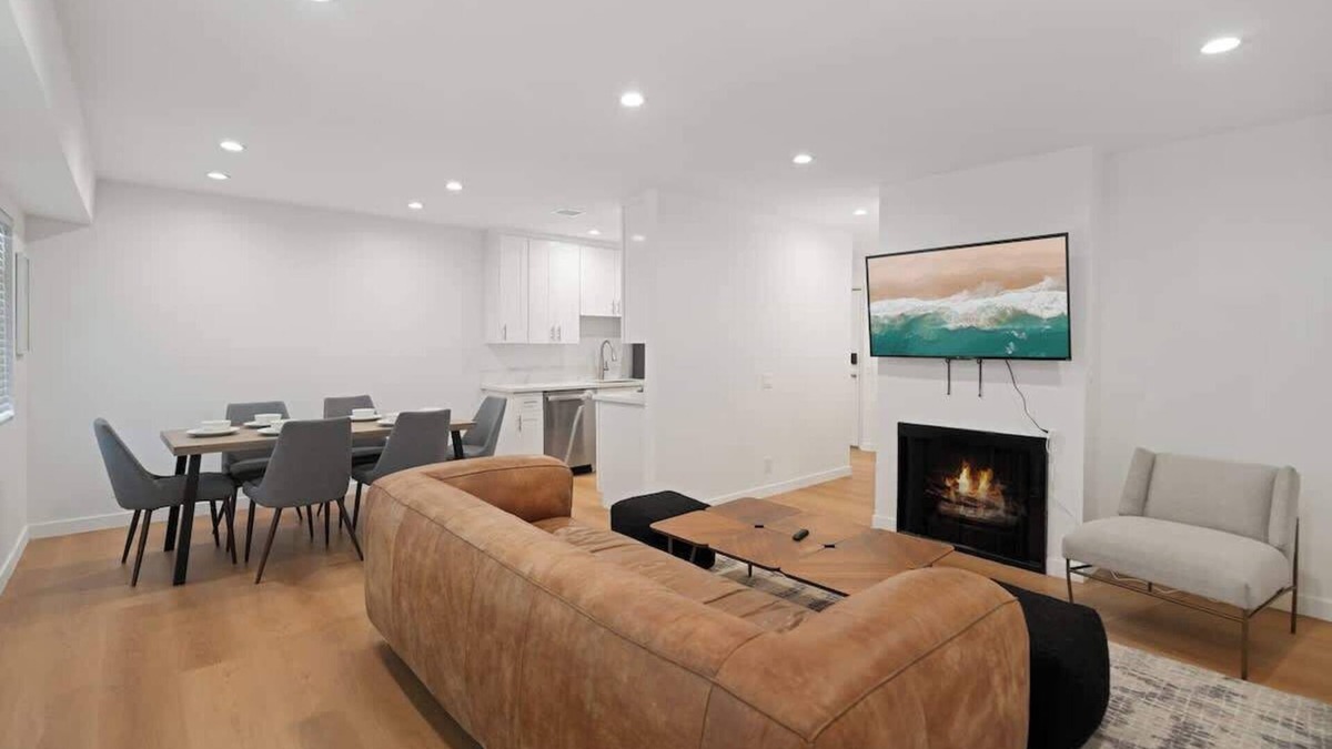 Van Nuys Apartment | Updated Los Angeles Apartment with Pool – Near Universal