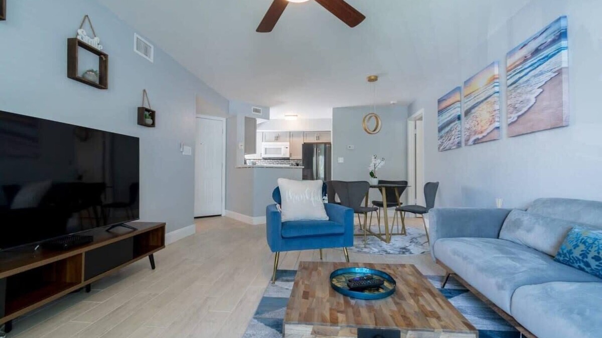 Ocean Side Village Condo | Updated Luxury Condo Close to Beach-Island Club