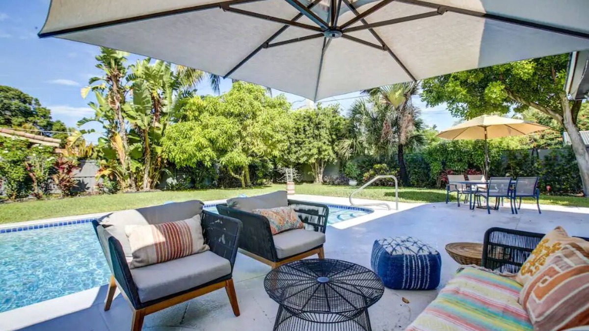 Oakland Park House | Updated Mid Century 3 Bedroom Salt Wtr Pool Outdoor Shower