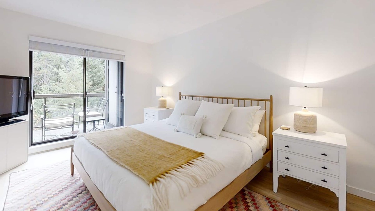 Blueberry Hill Condo | Updated Modern 2 Bedroom Condo on Blueberry Hill Community with a View