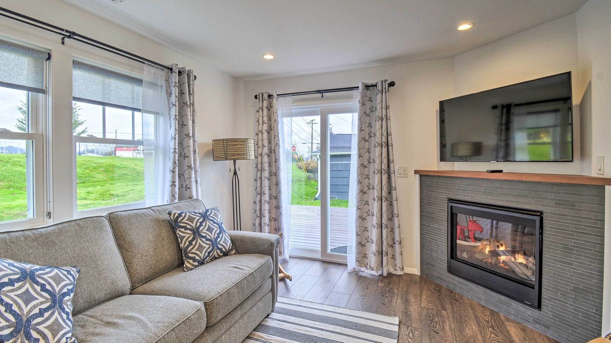 Retsil House | Updated Port Orchard Home, Walk to Waterfront