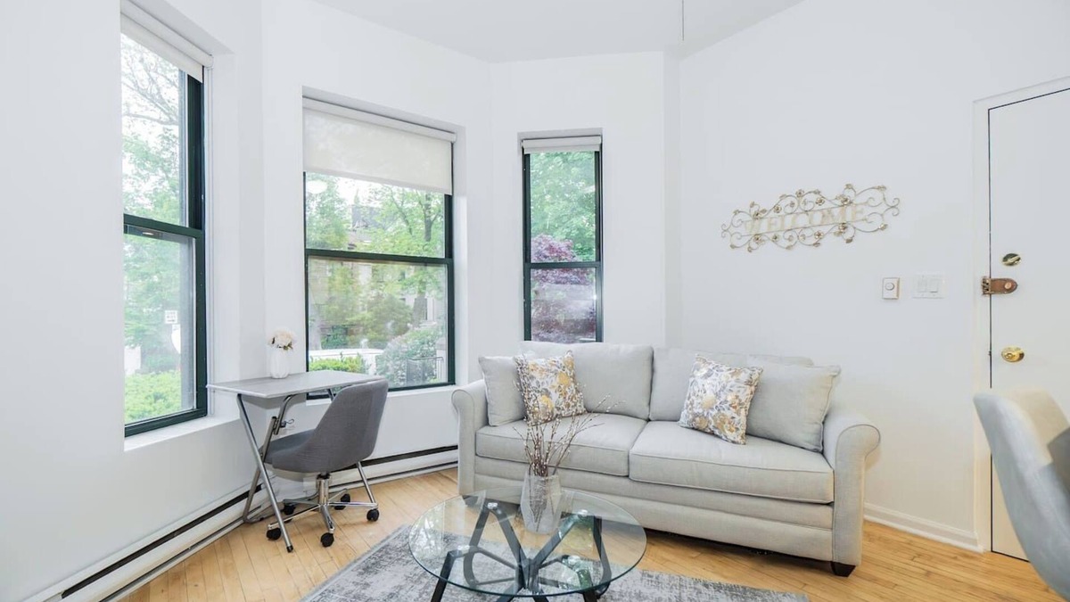 Park West Apartment | Updated, Prime Location, Parking Avail. - LP
