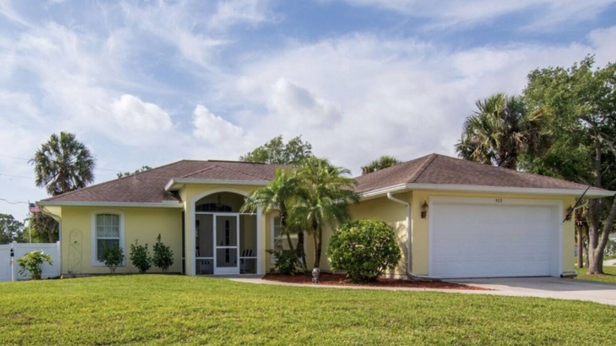 Sebastian Highlands House | Updated Private 3/2 Beach Getaway w/Heated Pool