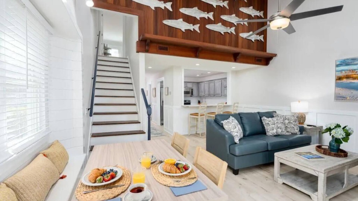 Wilmington House | Updated/Resort StyleSleeps-9-Beach-5 min/Pool/Dining/pickle Ball-Prime location