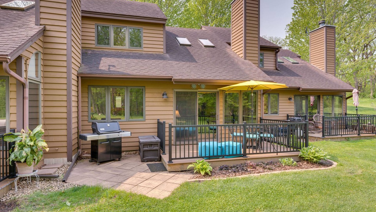 The Galena Territory House | Updated Retreat w/Golf Course & Wildlife Views!