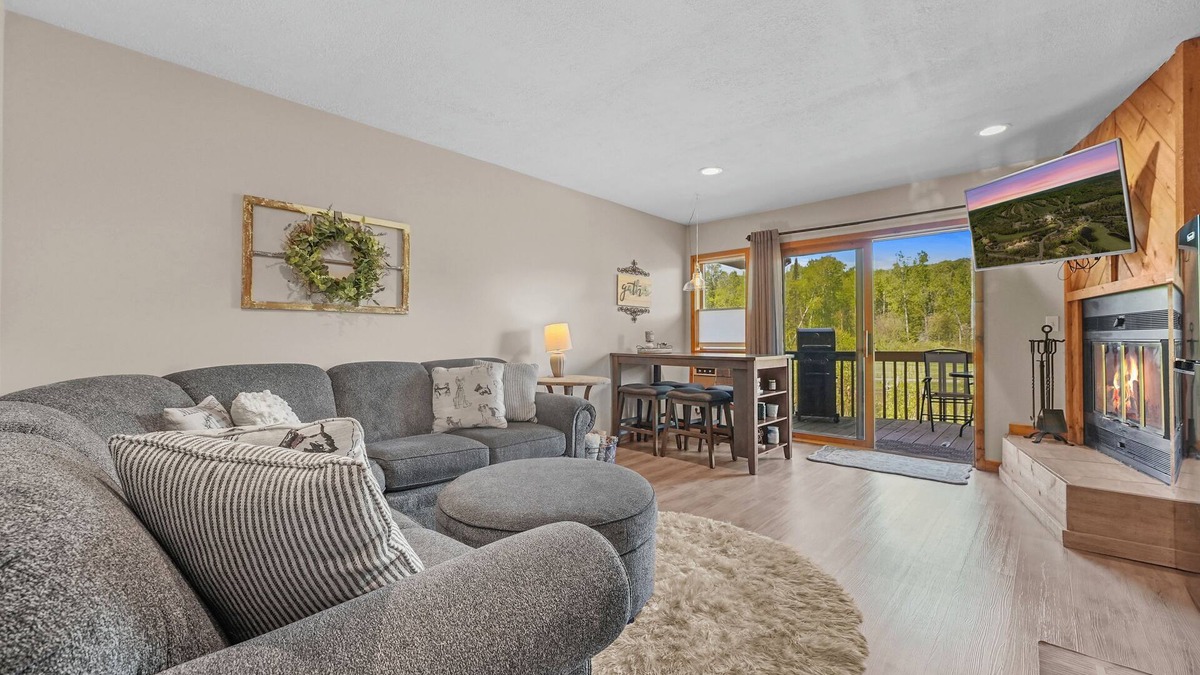 Mancelona Condo | Updated Shanty Creek Condo Steps from Golf & Ski!