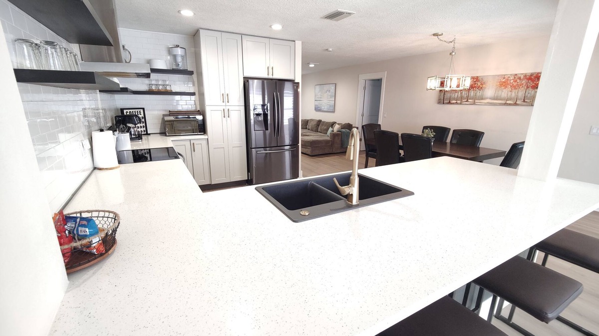 South Venice House | Updated Spacious. 5 Min to Manasota Beach. Loaded w/amenities. Pets Welcome!