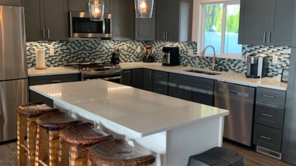 Spokane Valley House | Updated Spacious Home and Hot Tub