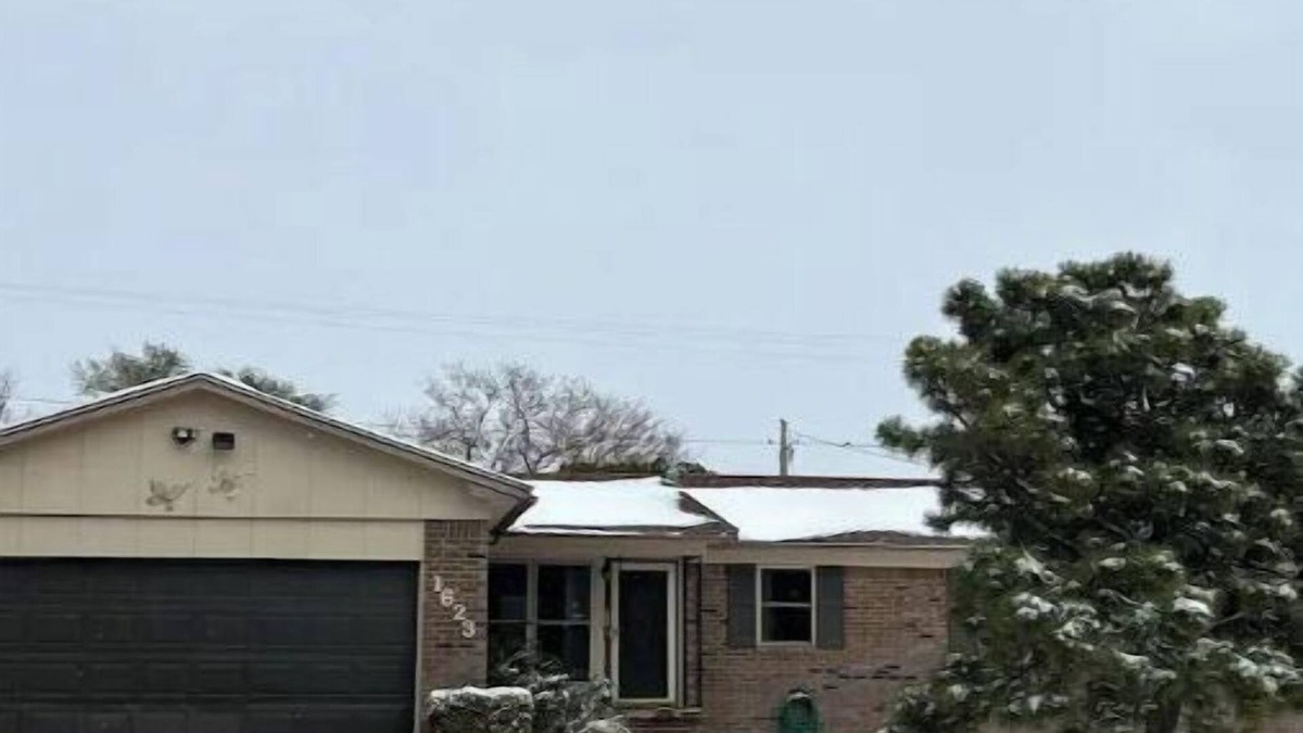 Guymon House | Updated three bedroom home across from park
