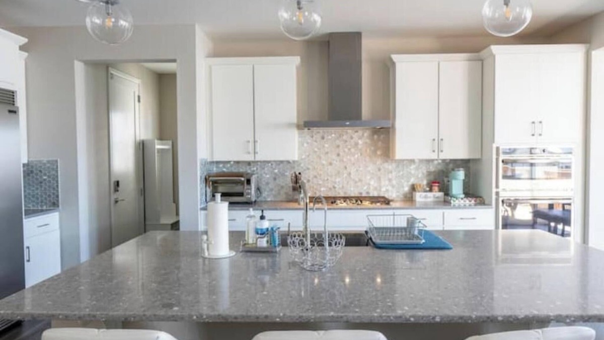 Castle Rock House | Upgraded Cozy, Spacious Family Friendly Home