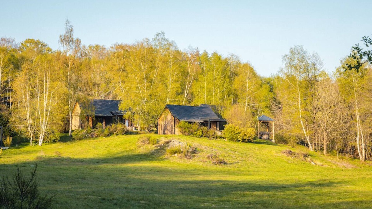 Champs-sur-Tarentaine-Marchal Hotel | Upmarket CABANE-Lodge with PRIVATE SPA near LACS D'AUVERGNE
