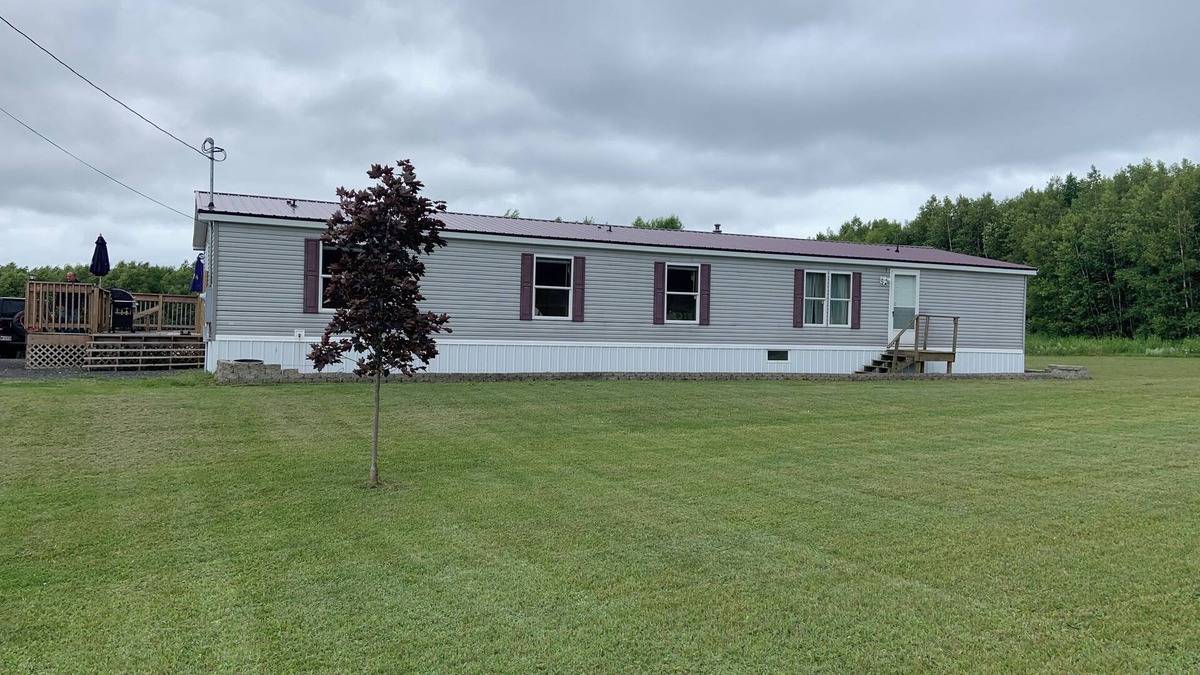 Patten House | UPNORTH GETAWAY. Spacious 4 bedroom, 3 bathroom. On the ATV/Snowmobile Trails