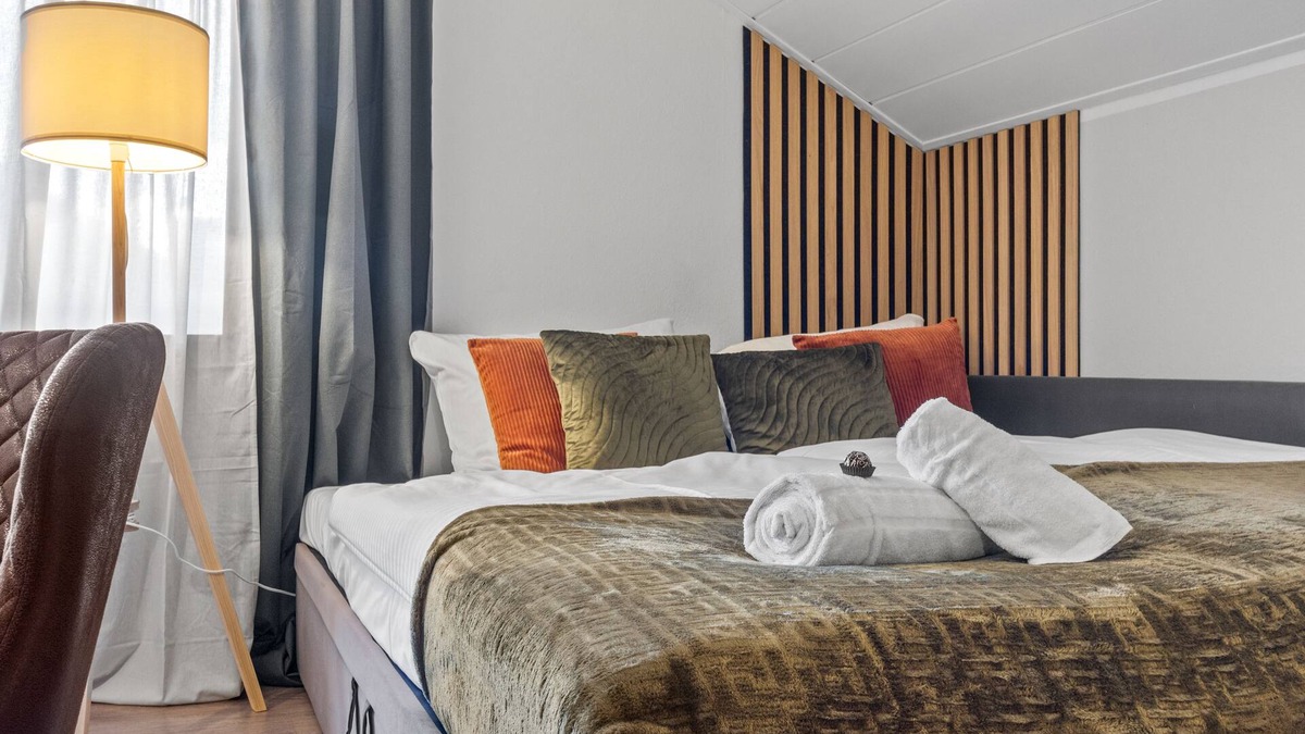 Neustadt-Gimmeldingen Apartment | Upper Room:exklusives Apartment Gimmeldingenausblick auf Mandelblüten&weinberg