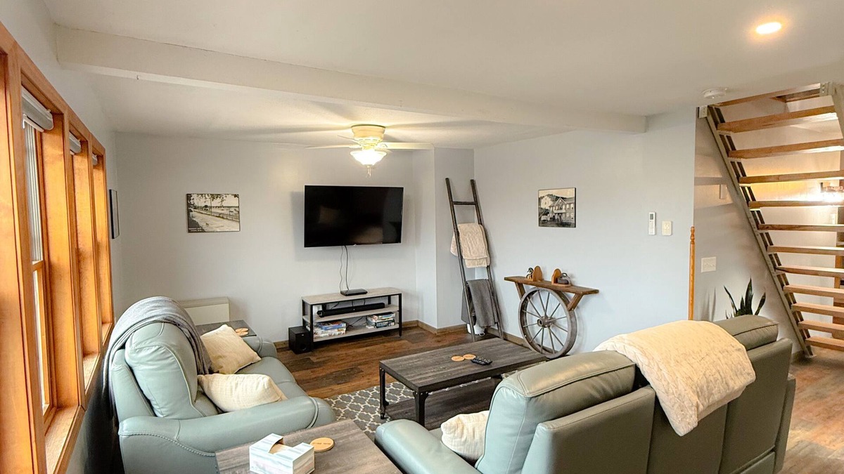 Alma Apartment | Upper level apartment along the Mississippi