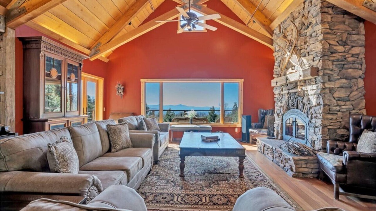 Palomar Mountain Apartment | Upper Meadow Lodge - Groups up to 23 on 17 acres