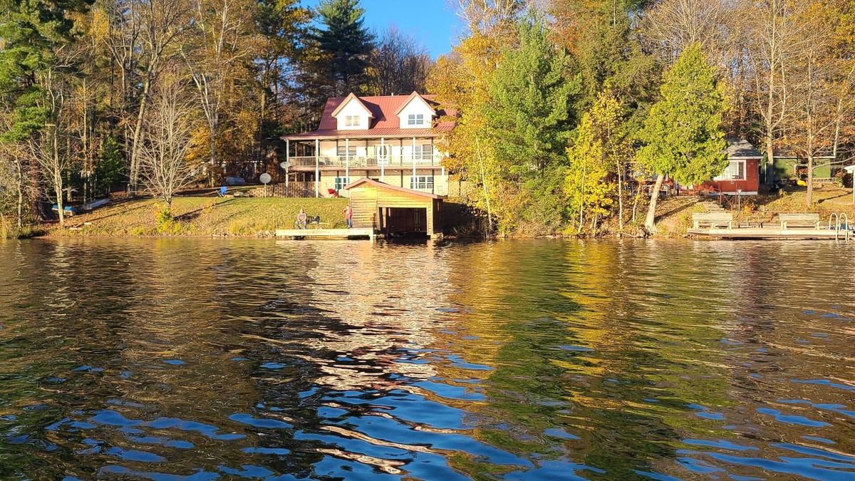 Skandia House | Upper Pine-insula cabin, bring your pet, come enjoy the lake, and relax!