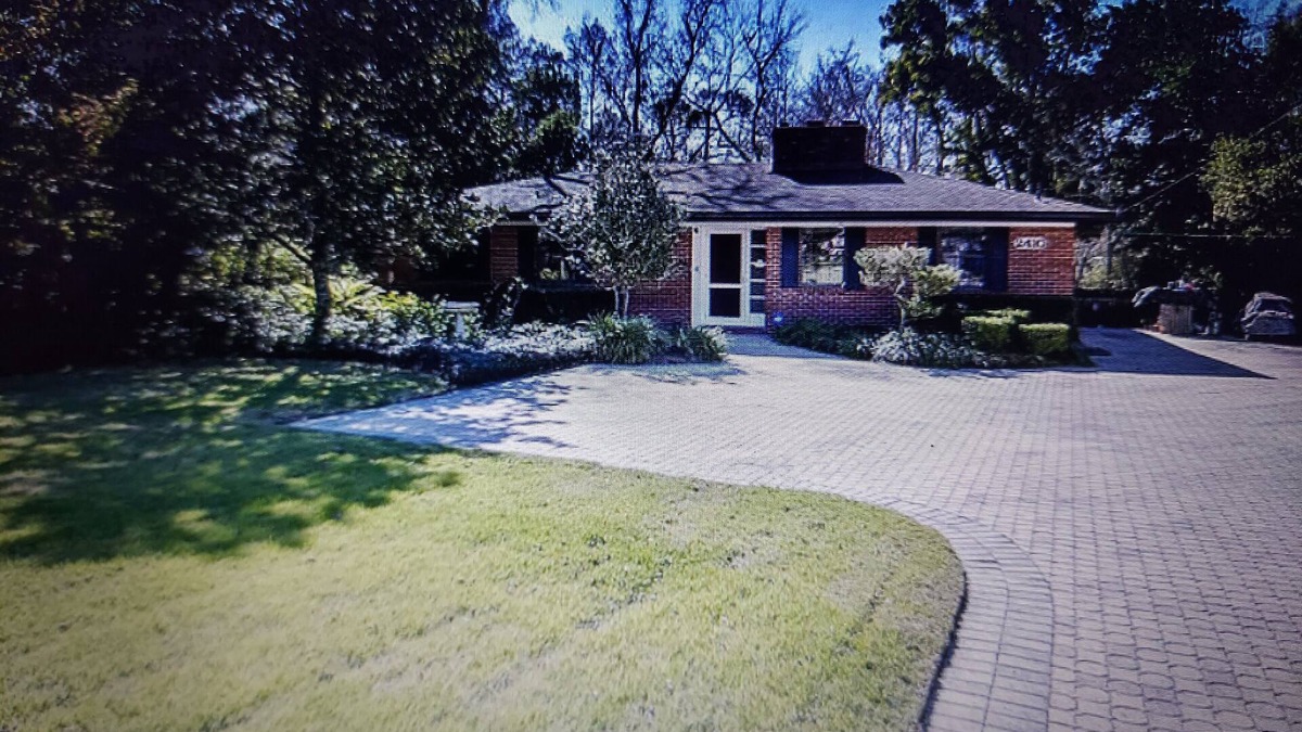 Hyde Park House | Upper Unit With Large Private Back Yard, Patio, Kayaks, Fire Pit, Grill & Nature