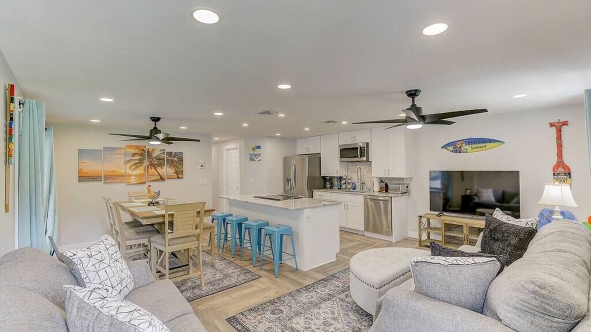 South Bradenton Condo | Upscale 2/2 Key West style condo 6 mins from IMG