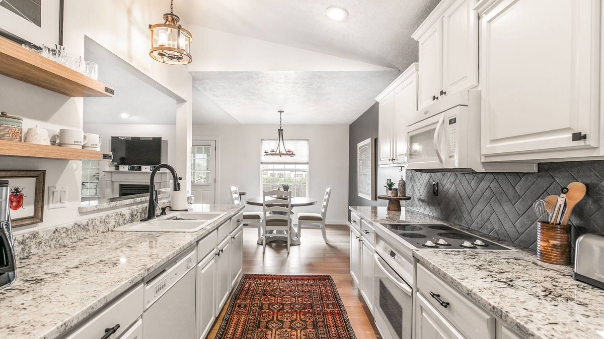 Springfield House | Upscale 2 Bedroom,2 Bath + Office located near Medical Mile