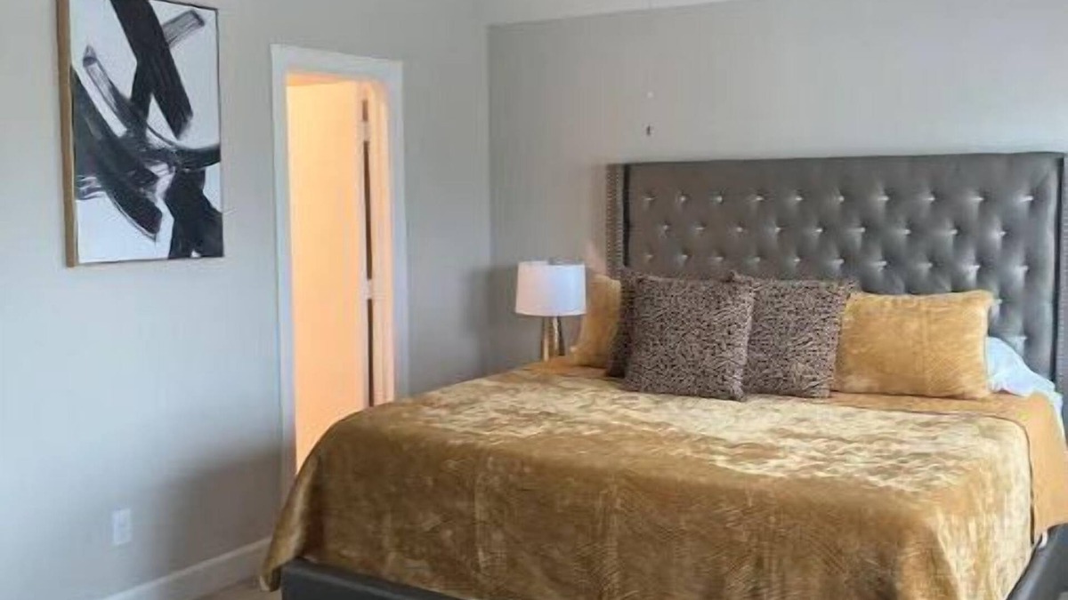 Southeast Houston Condo | Upscale 2 Bedroom Townhouse/Houston
