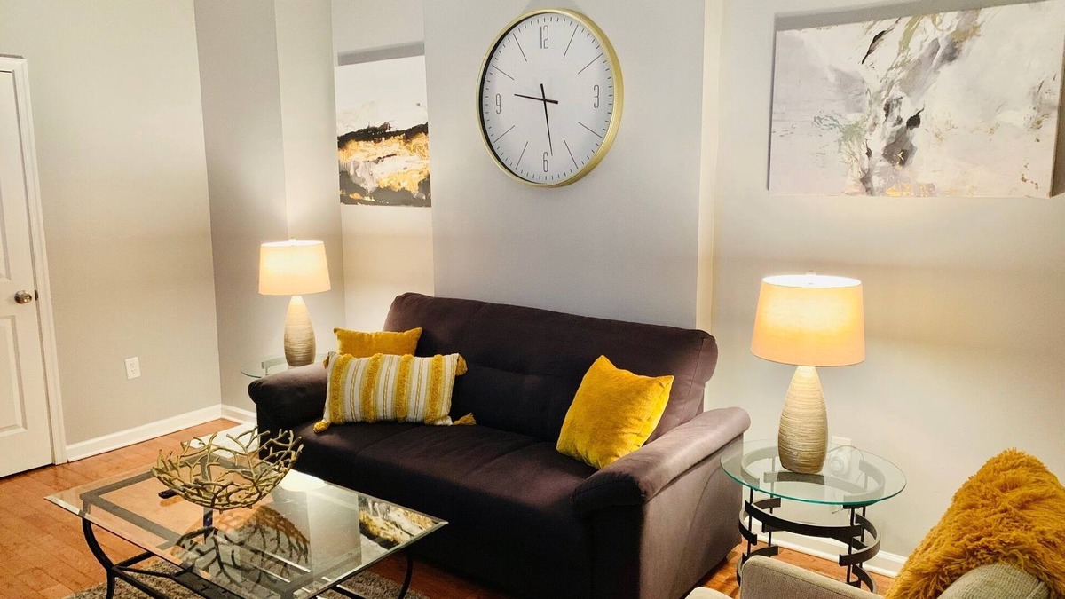 Downtown Baltimore House | Upscale 2BD/1.5BA townhome mins to JHH & downtown