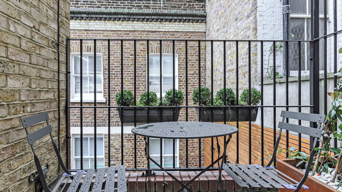 Abbey Road House | Upscale 3-BR Haven in High-end and Trendy Location