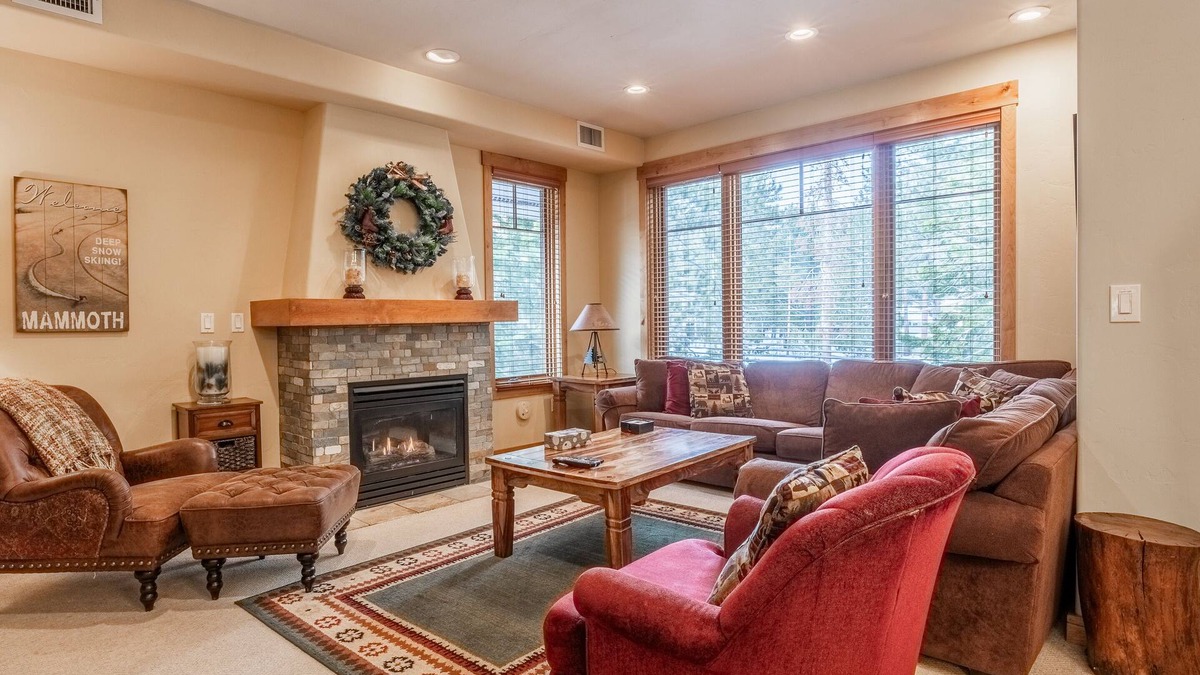 Woodwinds House | Upscale 4 Bed, 3 Bath at the Woodwinds with Mountain Views, Private Hot Tub, and Garage sleeps 10