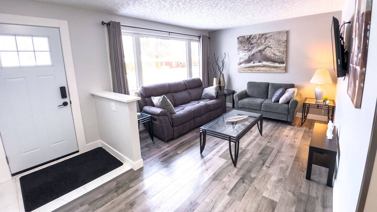 Thunder Bay House | Upscale 4 bedroom with 5 beds