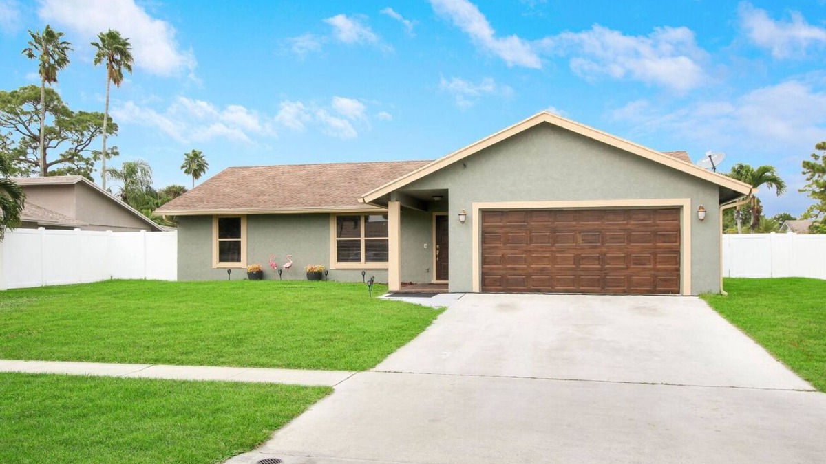 Royal Palm Beach House | Upscale 4BR Oasis- Tranquil Patio, Prime Location