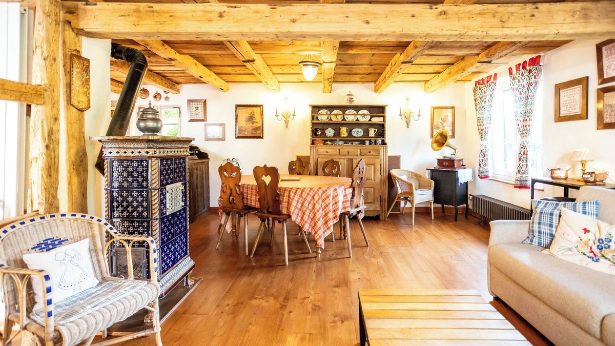 Robertsau Cottage | Upscale cottage in Strasbourg with private parking