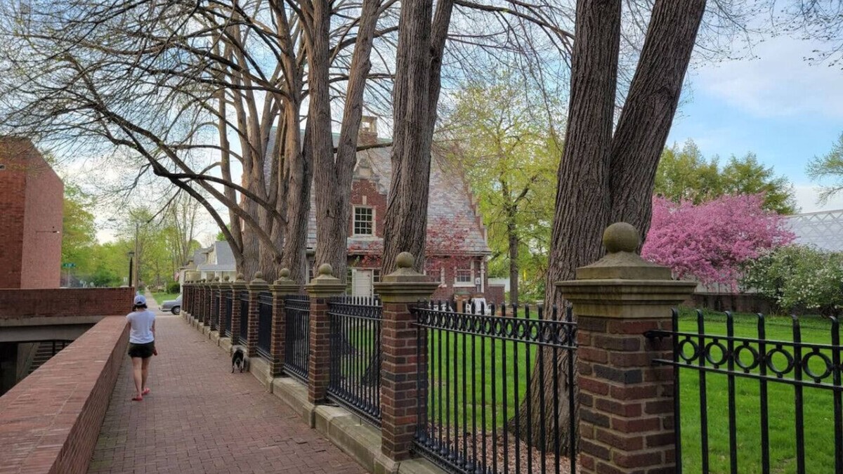 Columbus Apartment | Upscale Downtown Studio w/Private Deck, Full Kitchen, No Stairs