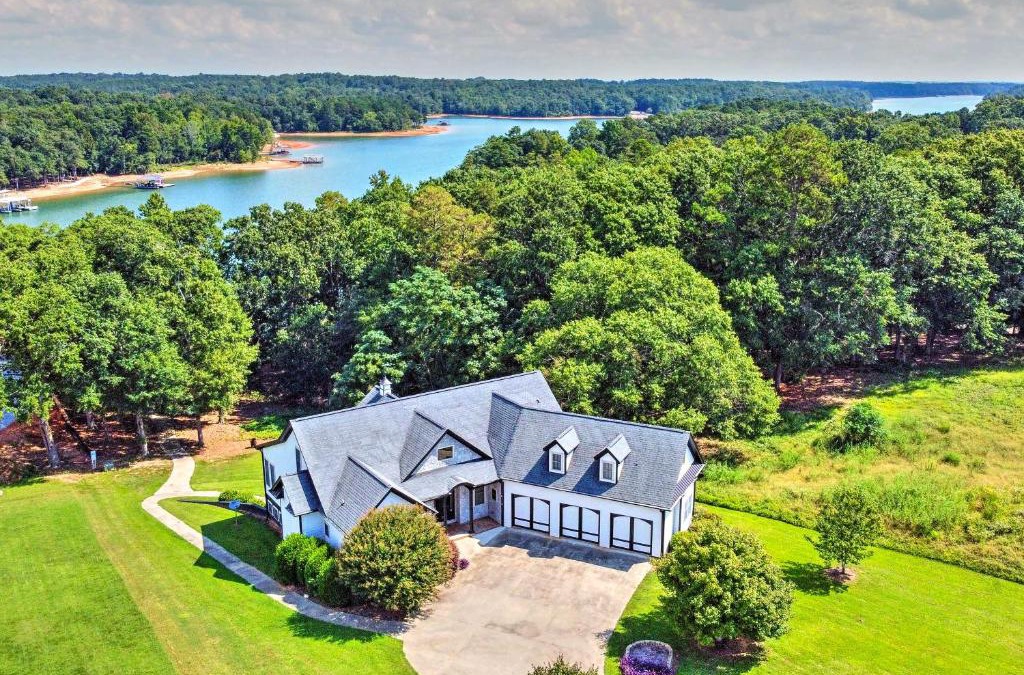 Hartwell House | Upscale Family Home with Dock on Lake Hartwell!