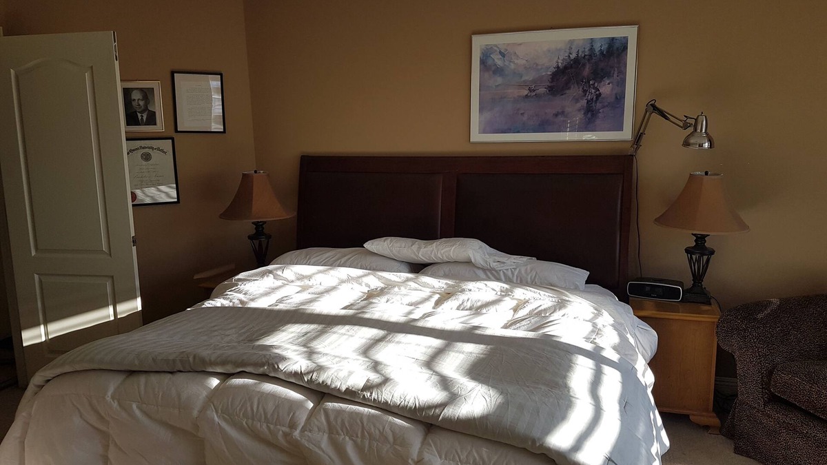 Southeast Calgary House | Upscale Family Oriented Home in SE Calgary - Lake Chaparral. Pet friendly