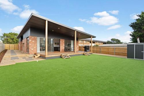 Cape Woolamai House | Upscale Family Retreat Just 5 Min Walk to Beach