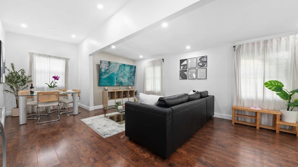 Palm Beach - West Palm Beach Apartment | Upscale Home - CityPlace & Convention Center
