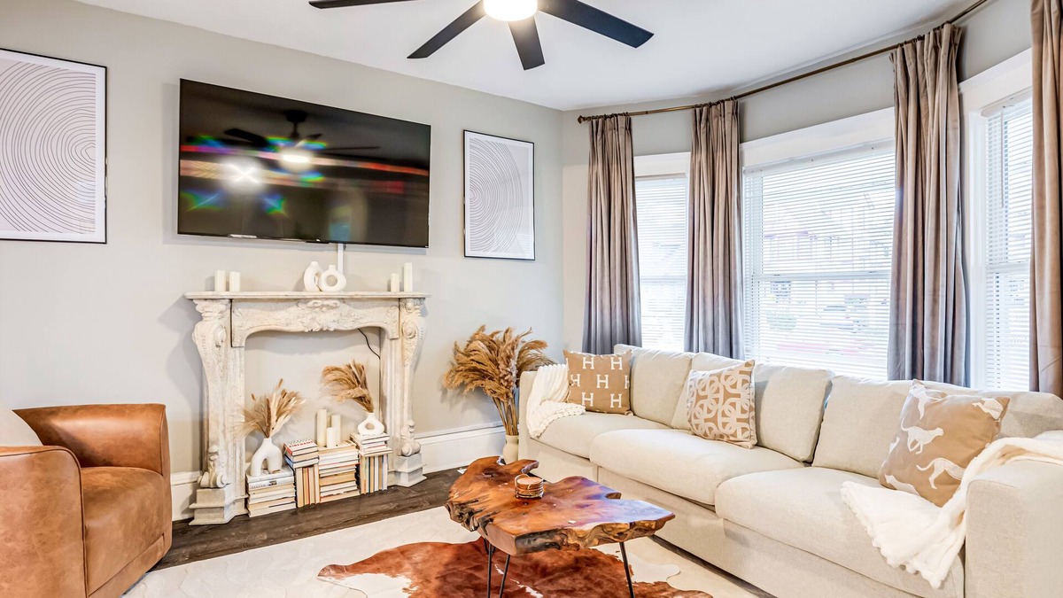 Cleveland House | Upscale Home | Downtown Cle, R&R HoF, Beach, Arena