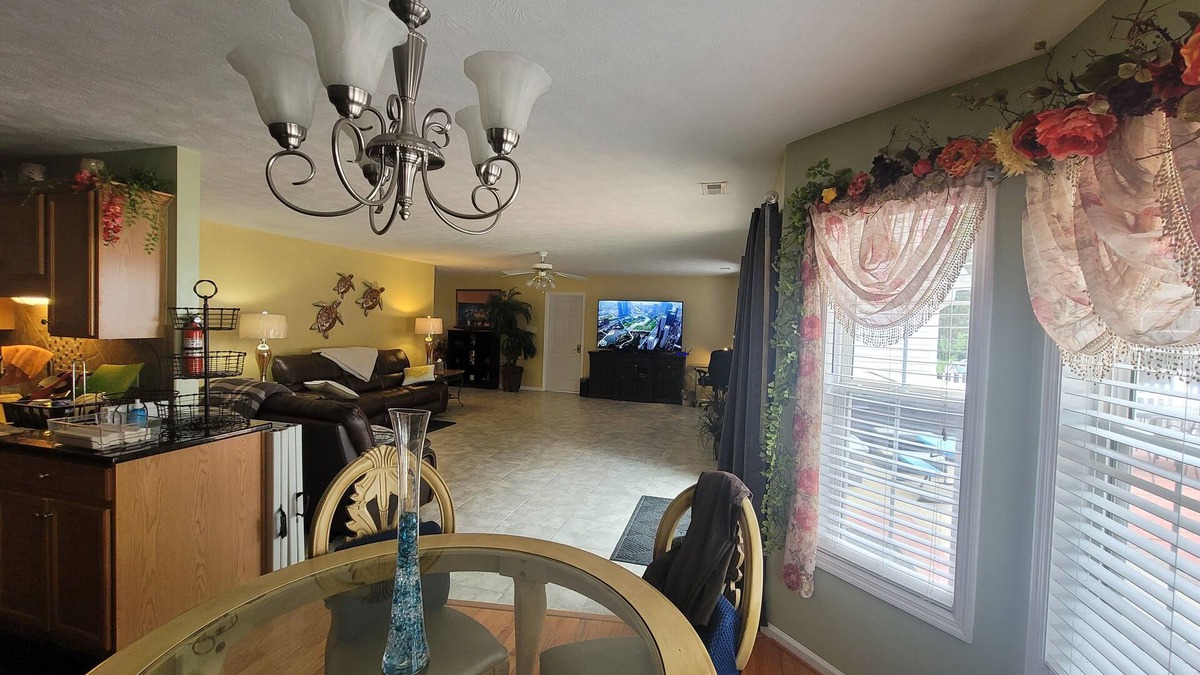 South View House | Upscale, Hot Tub, Gazebo, Basketball, Near Lake, 15 m to airport in Hope Mills