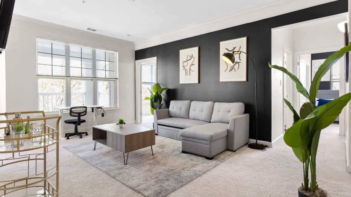 Cary Apartment | Upscale King 2BR Suite Mins Downtown Raleigh!