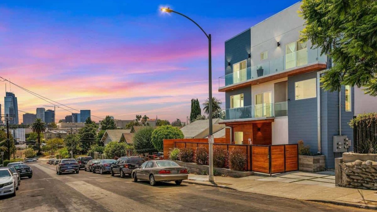 Historic Filipinotown House | Upscale LA Getaway | Sleeps 8 + Free Parking